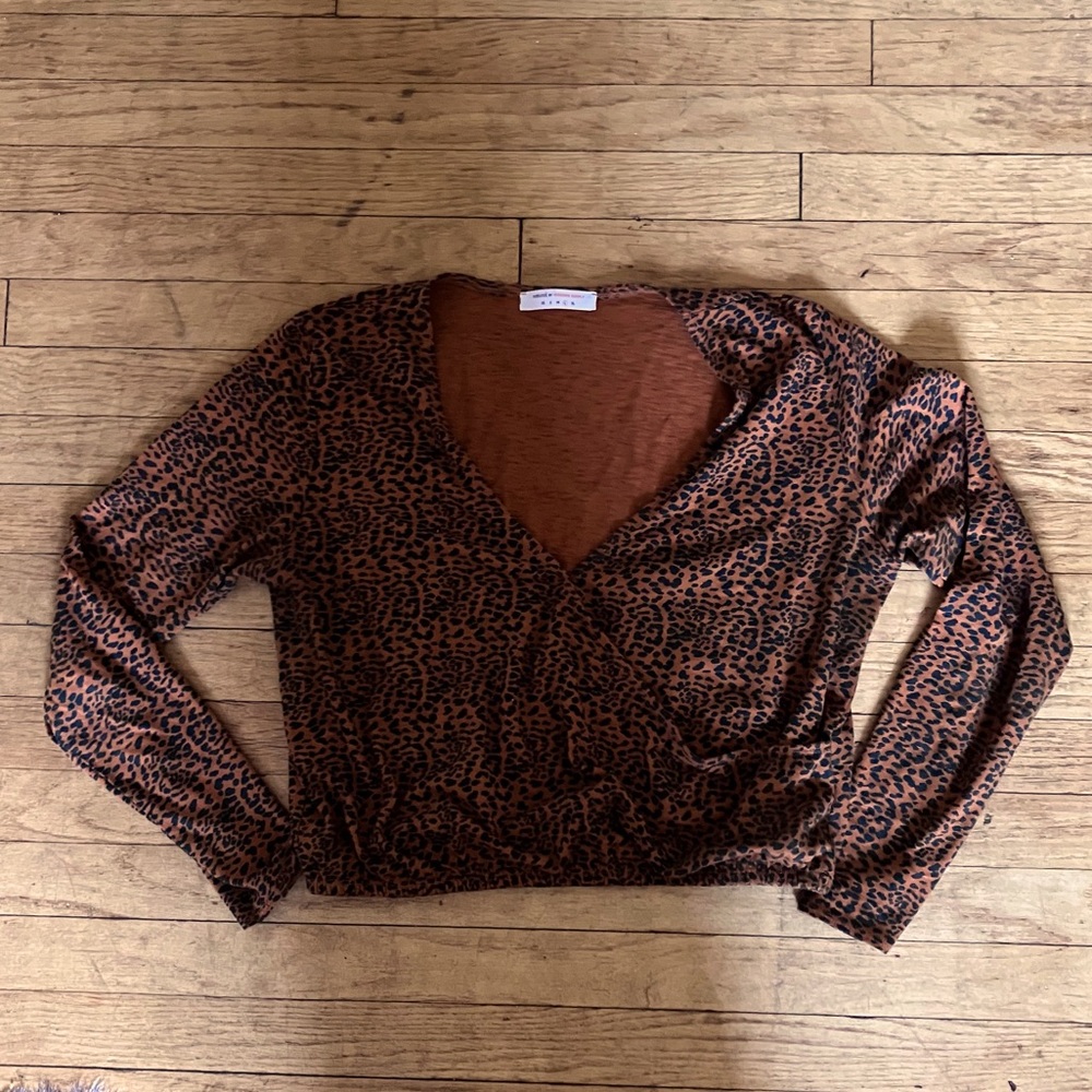 💛🖤🐆Leopard Surplice Top🐆🖤💛